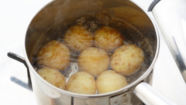 基本のポテトコロッケ。 バターが隠し味♪飽きない定番の味野菜も主役！家族が喜ぶ満腹レシピ