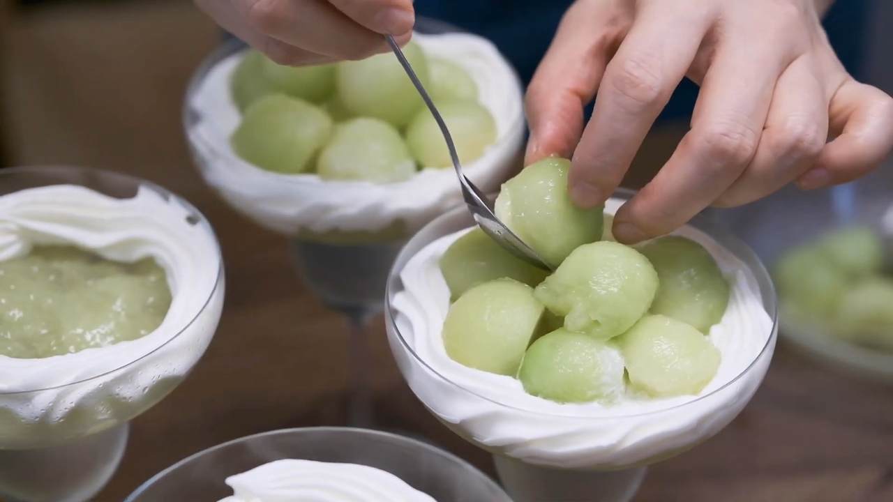 メロンとその贅沢な時間 メロンの三重奏にうっとり「メロンパフェ」レシピWeb eclat50代女性のためのファッション、ビューティ、ライフスタイル最新情報