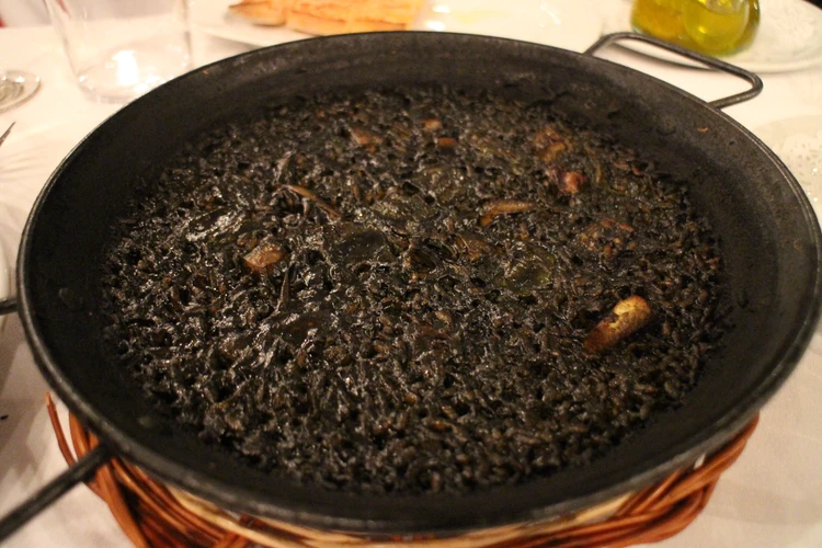 黒いチャーハン