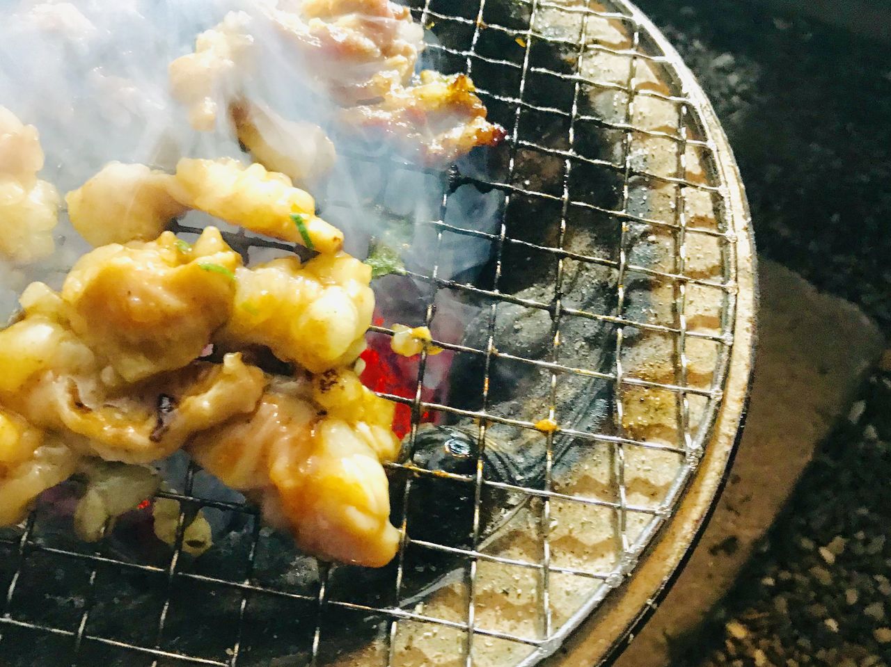 ③ 箸バトル！本日の七輪料理お品書き七輪で作る、エコなアウトドアレシピ