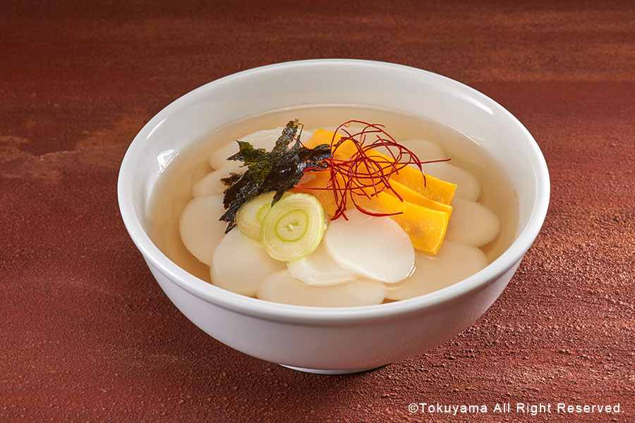 うま味たっぷりスペアリブとキムチのトックスープ