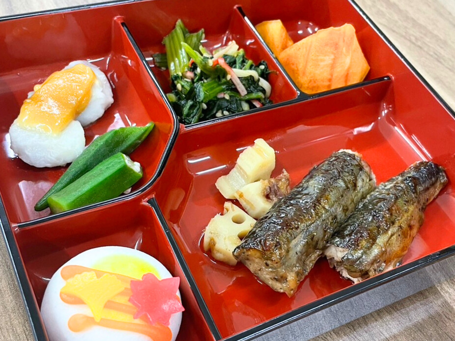 11月のお誕生日会メニューです🍁 鶏肉のマーマレード焼きは人気メニューです💛❤️💙給食メニュー保育園給食お誕生日会保育園行事食