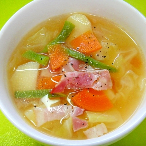 大根人参ベーコンキャベツシメジのコンソメスープ