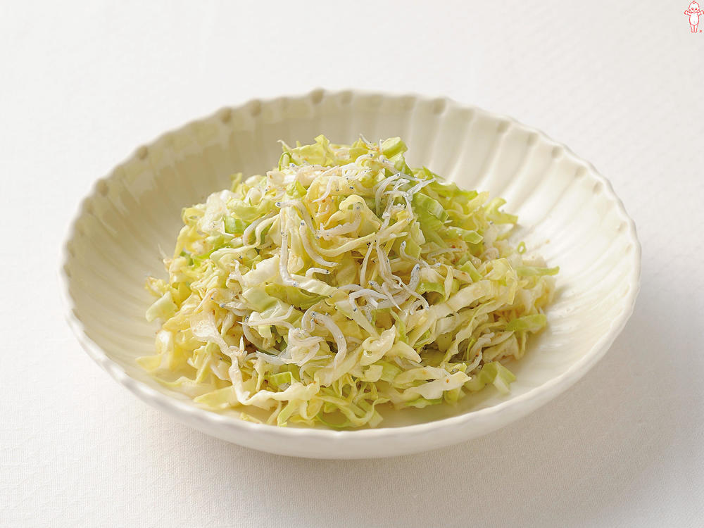 橋本 彩料理家いつもの材料で華やぐ♩キャベツとしらすのオムレツピザ オムレツピザとかいってただの オープンオムレツなのですが😂ピザみたいに耳を残して具を乗せると色がキレイ✨ シンプルながらおいしいひと品です。 しらすの塩気を引き立てる キャベツ