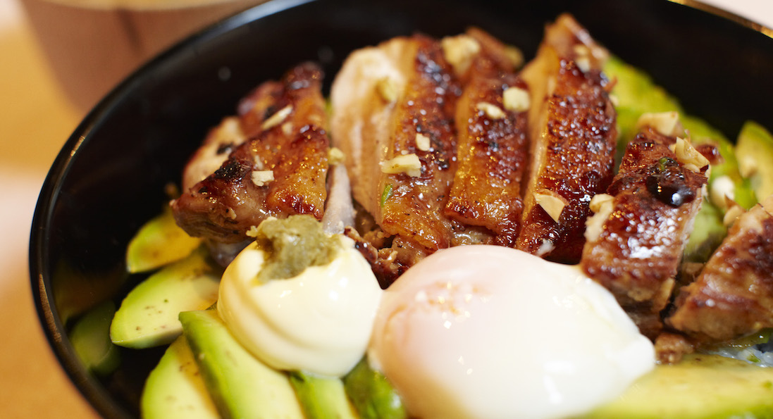 鶏とアボカドのユズコショウ丼レシピ・作り方 - E・レシピ