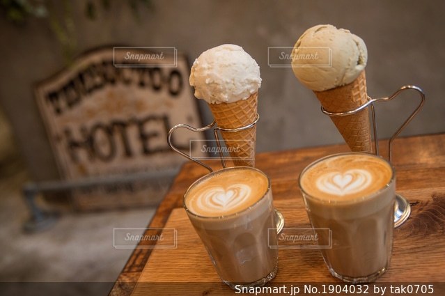 Pin by Neşat Arıcı on DondurmaIce cream wallpaper, Yummy ice cream, Icecream wallpaper iphone
