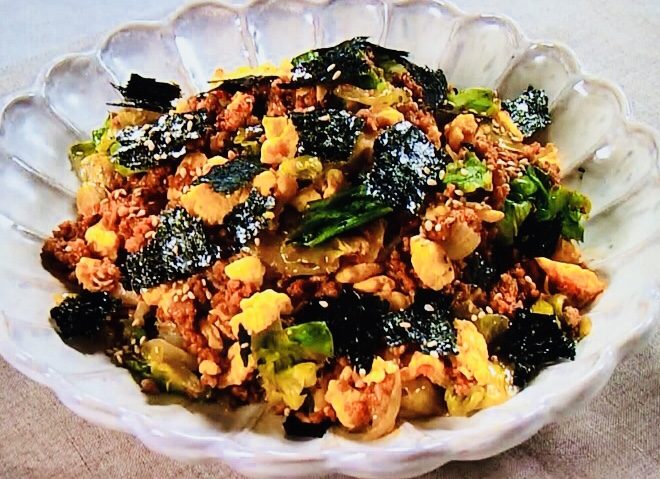 時短で一品！つまみにもおかずにもなる簡単レタスサラダ☆