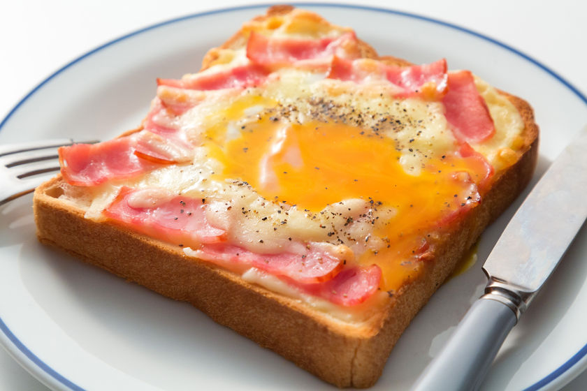 目玉焼きトースト