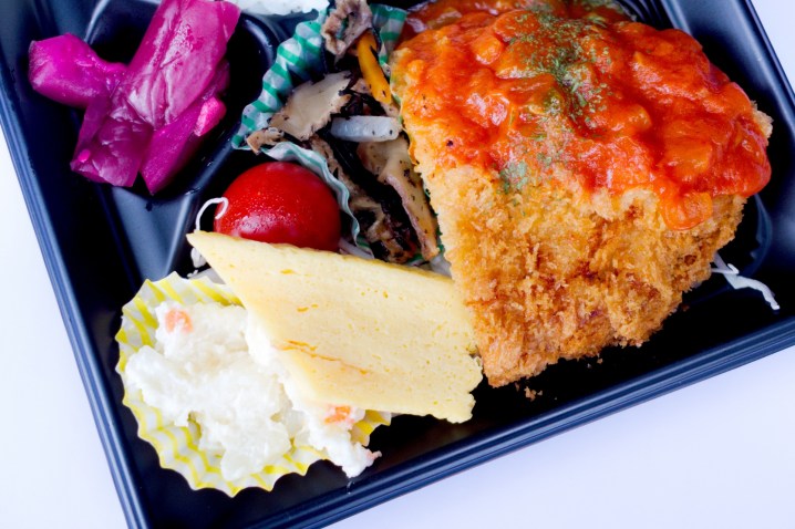 コンビニ弁当の賞味・消費期限切れはいつまで食べられる？ - 一人暮らし女子がご飯をサブスクで楽に！おすすめ宅配冷凍弁当紹介