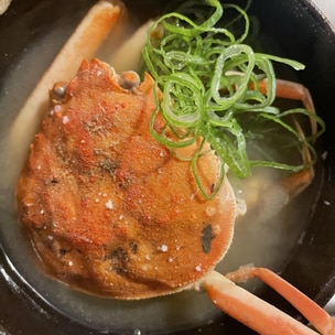 庭に咲く「ふきのとう」で蕗味噌を作ったよ😊, アク抜きした蕗のとうを細かく刻んで, ごま油で炒め, 味噌とお酒を加えて, 冷めてから,ハチミツをたっぷり🍯, ハチミツは加熱すると, 成分が損なわられるので, 冷めてから❤️, 蕗味噌とクリームチーズをあえて, さつまいもに🍠,苦味がたまらない, 春のエネルギー☘️, 蕗味噌は, おにぎり🍙、お味噌汁、野菜スティック、温野菜ディップにも😊,