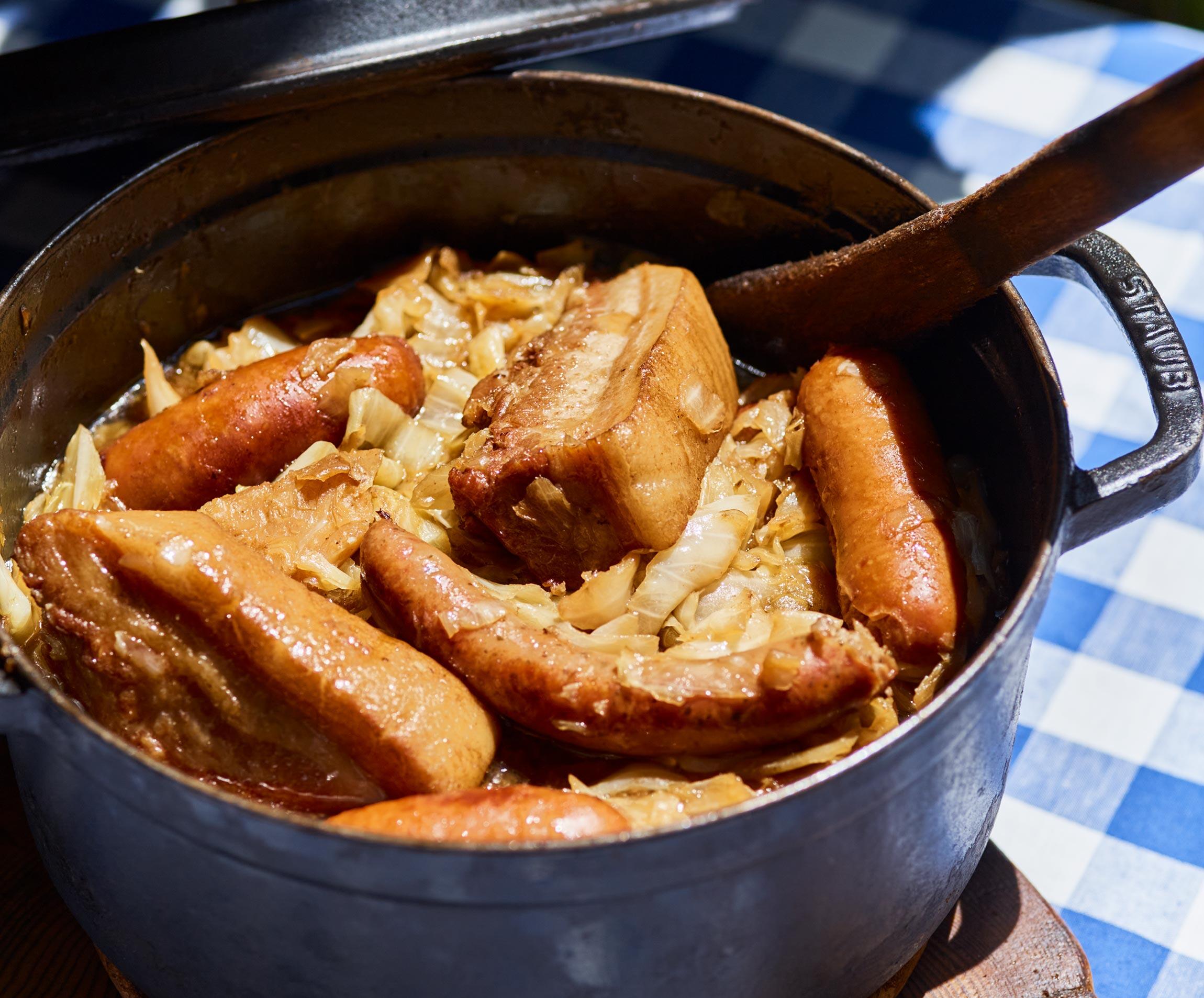 🍝 ウインナーとキャベツのペペロンチーノ 野菜サラダ🥗 クラムチャウダー 大好きなペペロンチーノと クラムチャウダーの献立🍝🌶️ パスタの具材は キャベツとウインナーです😊🥬料理 夜ご飯 夕飯 自炊 自炊生活 料理記録 ごはん記録 献立 パスタ ペペロンチーノ