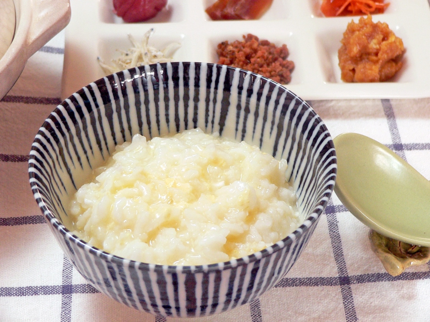 ゆでたまごの作り方ー半熟から固めまでの茹で時間、殻を剥くコツ、サンドレシピも