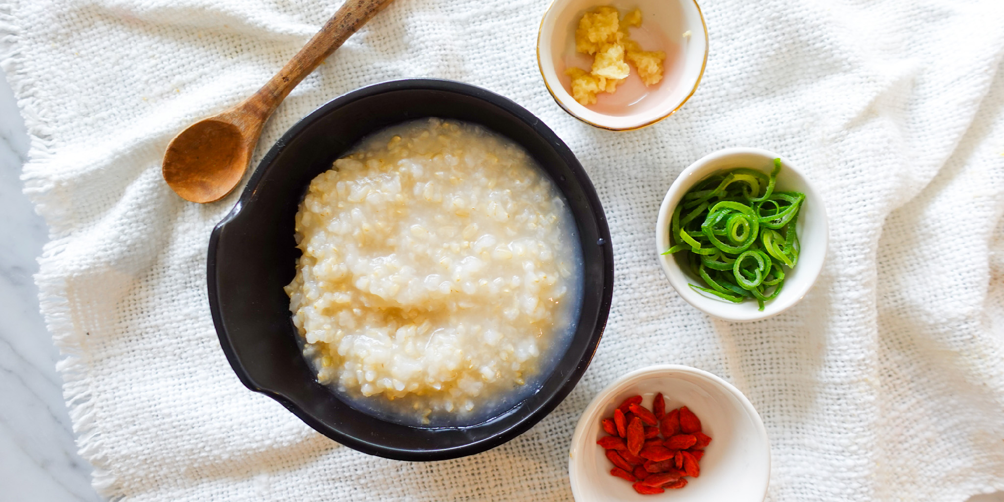 鶏だし卵おかゆ 包装米飯使用