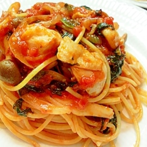 ランチ！豚バラ肉とトマトと法蓮草のパスタ