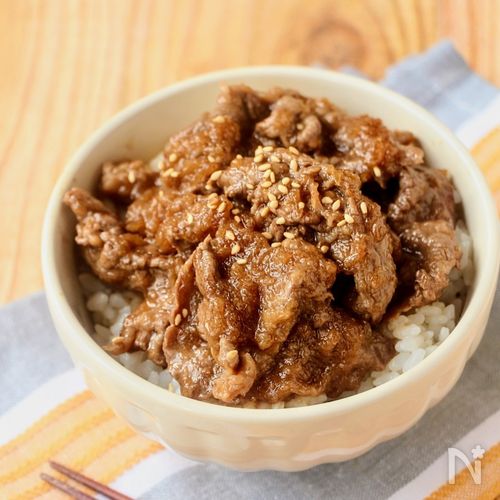 基本からアレンジまで！思わずつくりたくなる「牛肉 玉ねぎ ニラ 丼」のレシピ集クックパッド