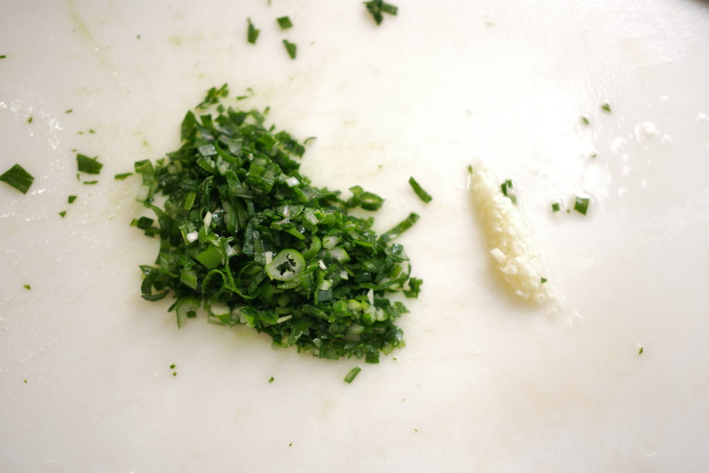 サワークリームオニオンポテチ対決 『ポテトチップス サワークリームオニオン』vs『Natural Calbee ハードチップス サワークリームオニオン味』2018年5月10日- エキサイトニュース