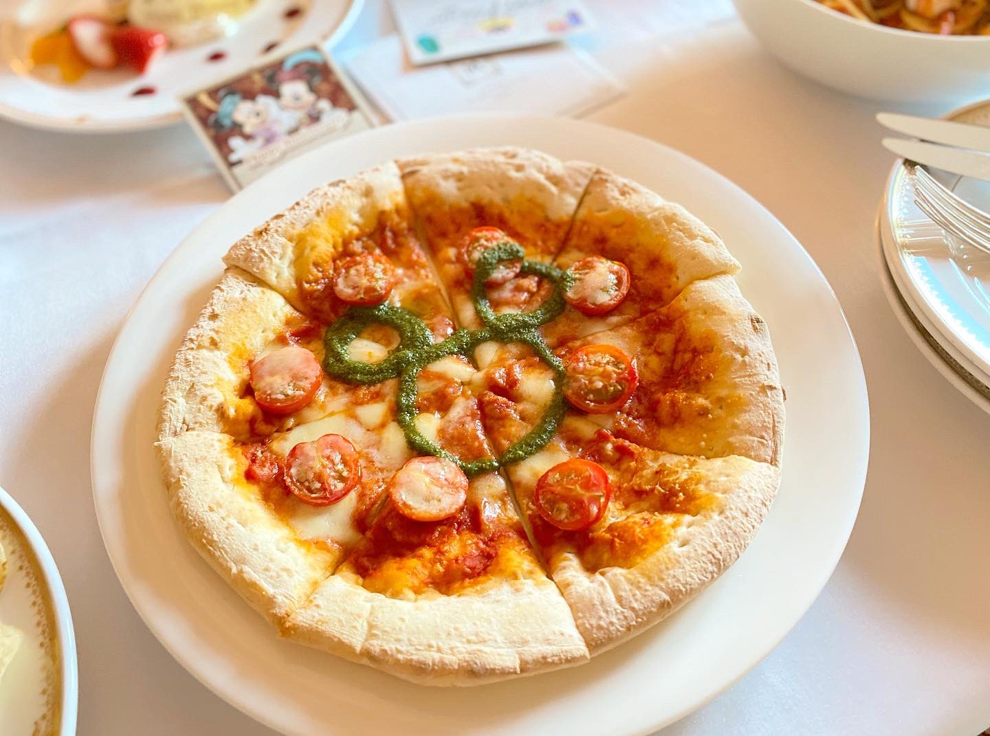 徹底解説 ディズニーランドホテルのレストラン・ルームサービスについていーとりっぷ