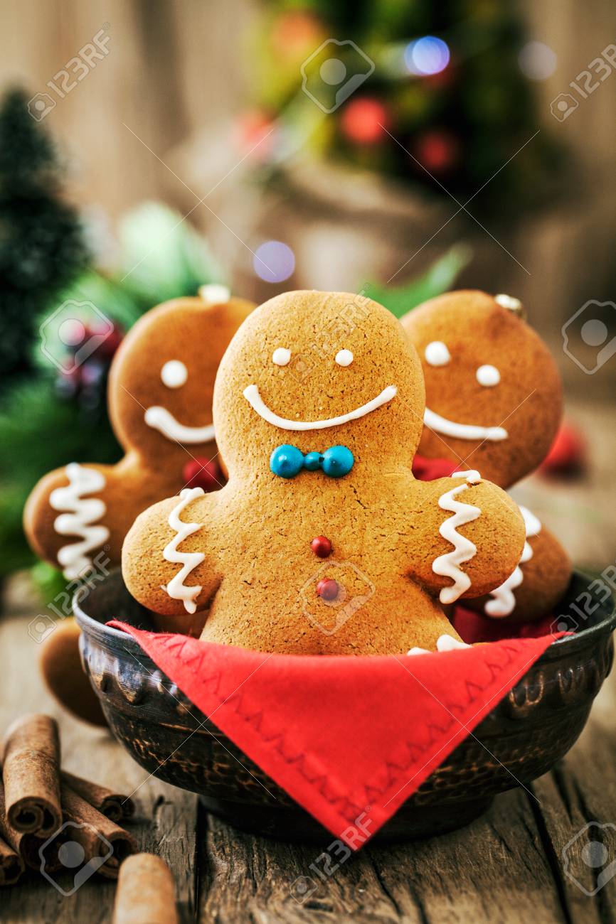 クリスマスケーキとジンジャーマンクッキー - No: 25003298写真素材なら「写真AC」無料 フリー ダウンロードOK