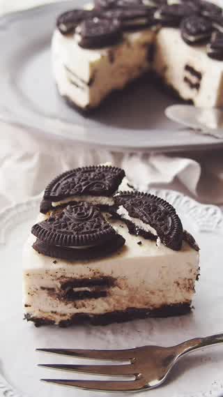 オレオレアチーズ」ゼラチンなし！ホイップクリームで作る♡ザクザクふわしゅわレアチーズのレシピだよ！チョリーナ チョコ島