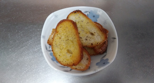 バゲットのカリカリおつまみラスク♪ レシピ・作り方 by はなまる子♪ - 楽天レシピ