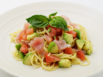 もう毎日コレがいい。去年ハマったセブンの「生ハムの冷製パスタ」美味しすぎて何回食べても飽きない