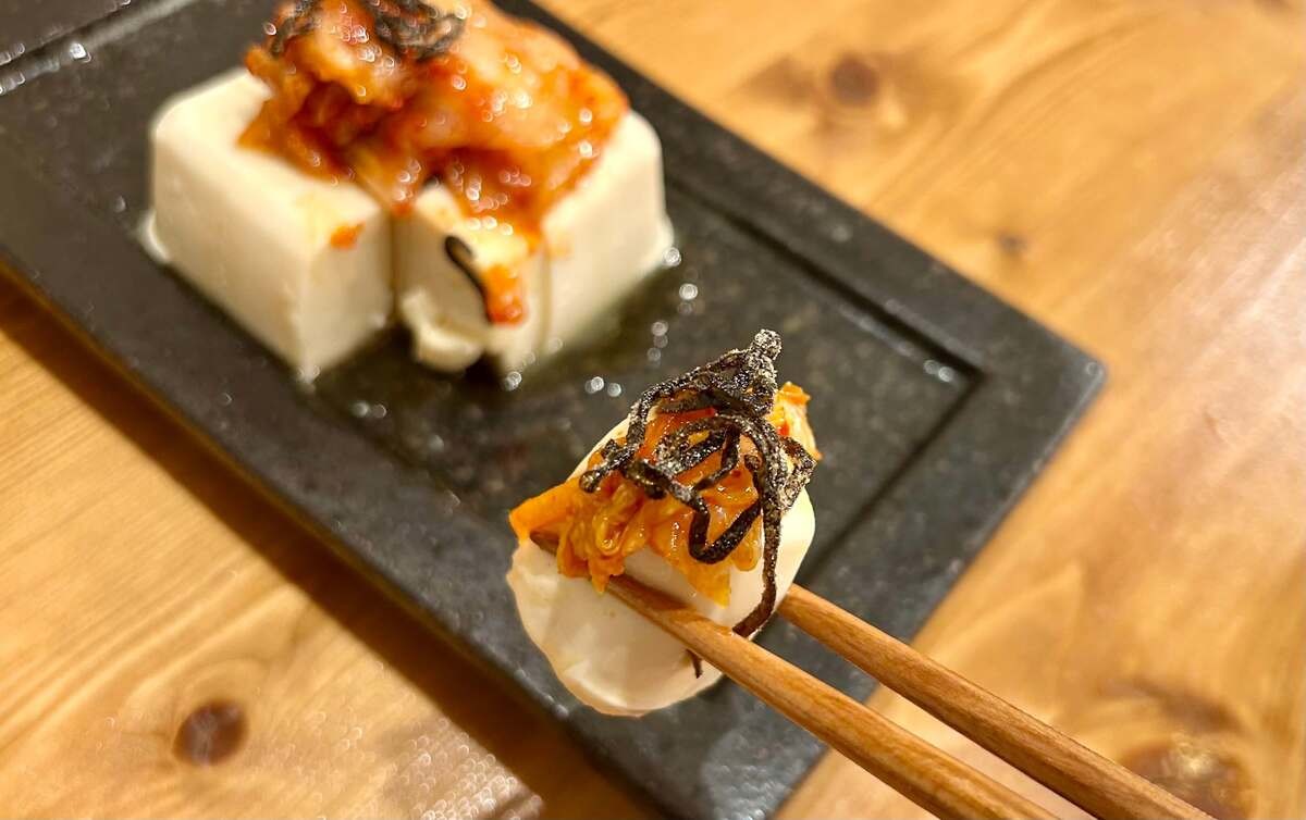 和田明日香さん いつもの豆腐が劇的にウマくなる「焼きキムチ豆腐」のレシピ実食！「次は倍量で作る 泣 」ヨムーノ