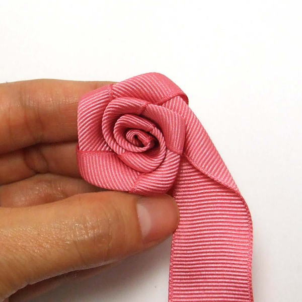 画用紙で作る！立体的なバラの花束の作り方ぬくもり