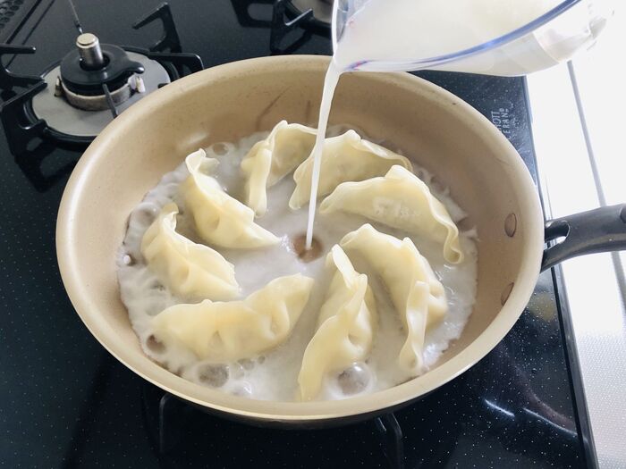 羽根つき餃子＆ねぎ焼き粉もんホットプレートのレシピ・作り方かんたんレシピ 公式 大阪王将の冷凍食品