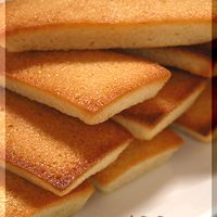 さら 簡単おやつのレシピ👩‍🍳レシピあり しっとりふわふわ♡ミニフィナンシェ* 今回のレシピはマフィン型で焼く 「フィナンシェ」のご紹介です🍴* 専用の型がなくてもおうちで簡単に フィナンシェが作れちゃいます♥️ ミニマフィン型焼くと こどもたちにも