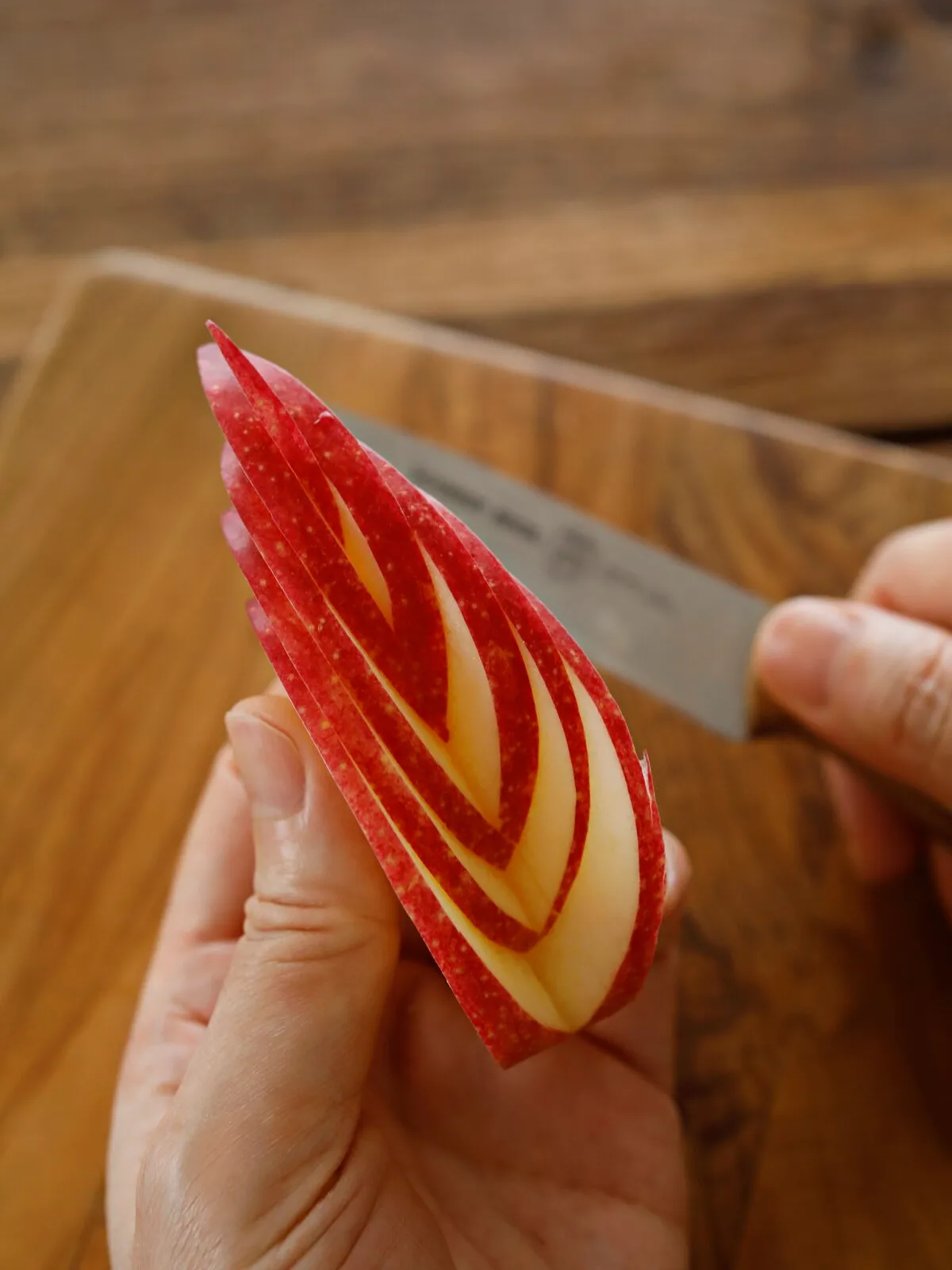 りんごの「いろんな切り方」をりんご農家に教えてもらったとなりのカインズさん