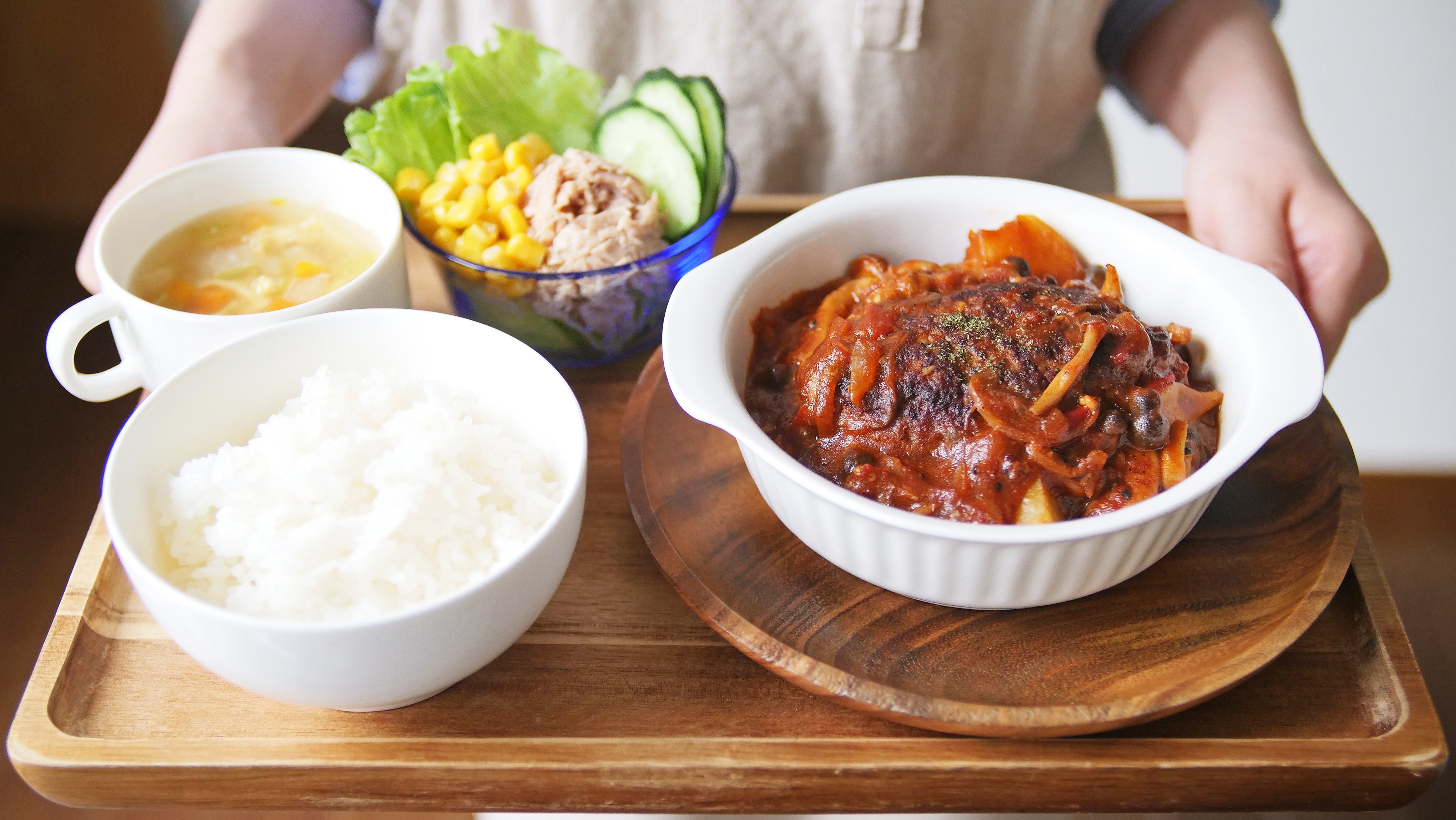 煮込みハンバーグ