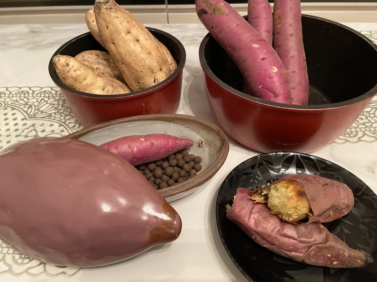 レンジメートキッチン RANGEMATE Kitchen『ふかし芋』 ほっこり甘いふかし芋🍠 レンジ メートでシンプルに調理し芋の旨みを引き立てます。秋の代表的な味覚のさつまいもを素材の美味しさそのままご堪能下さい！材料2人分 ・さつまいも 約300g※大きな