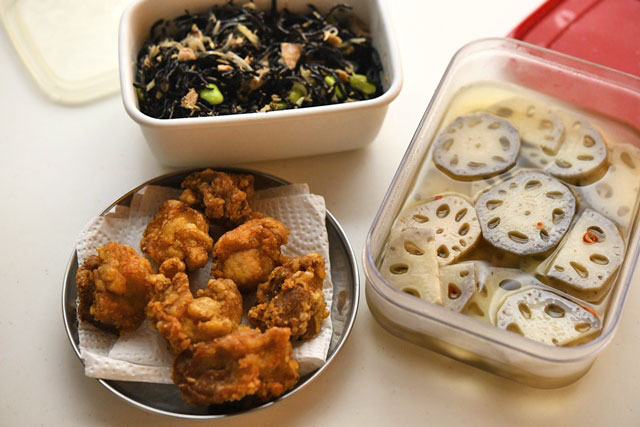 toiroお弁当の日の前の晩に、卵焼き巻くよー！ 水とマヨネーズを加えて焼くと、翌日もしっとりジューシーな卵焼きになるからやってみてー＾＾マヨネーズの量は小さじ1程度でもOK ◎LINE公式アカウント→『トイロ』で検索！ ⚠︎毎日ブログ更新中♡ お弁当