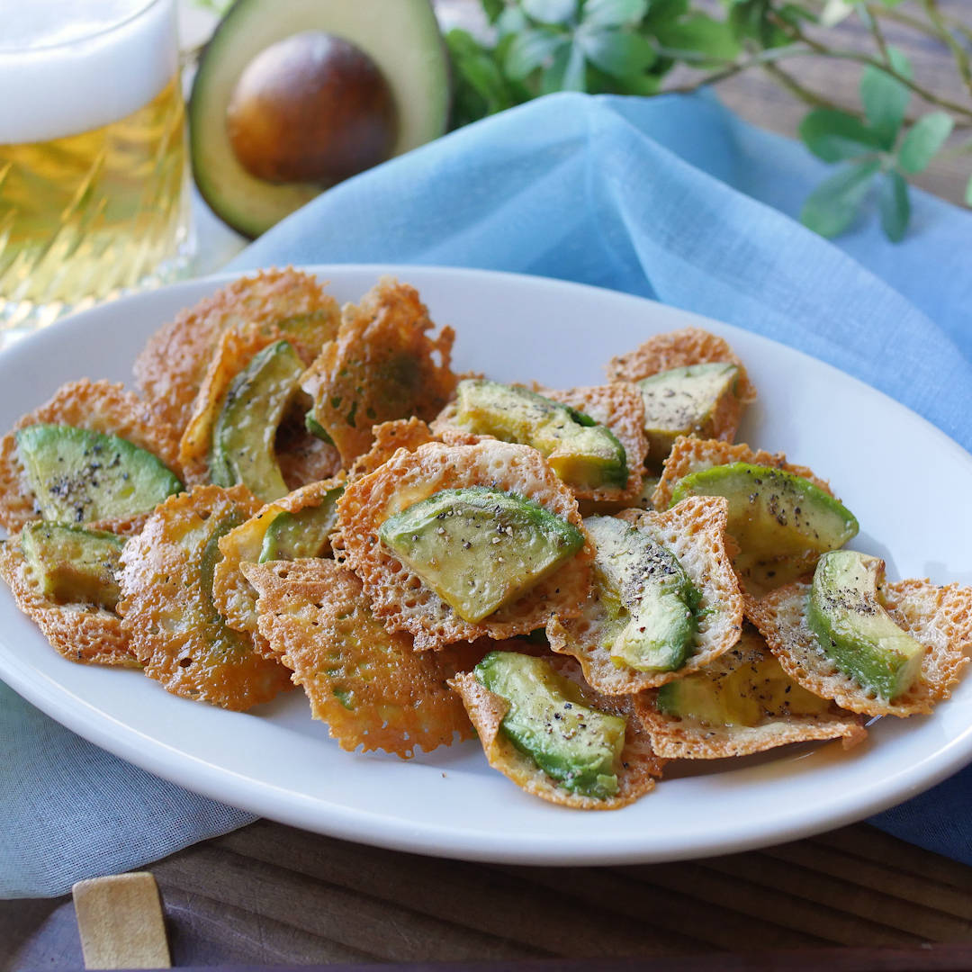 アボカド、ハム、チーズ、トマトのライスペーパー焼き