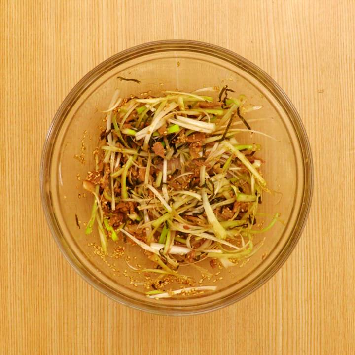 ネギめしセット。 白髪ネギの下にはゴロゴロなチャーシューと白米、マジ秀逸。ネギめしセットネギ丼セットネギ丼白髪ネギ原宿ランチ原宿グルメ東京グルメ東京ラーメン原宿ラーメンせい家食べスタグラム丼スタグラムグルメスタグラムどんぶり