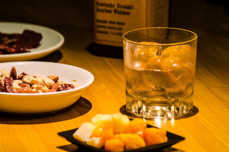 ウイスキーに合うつまみは何だろう 実験その5 : 東京・高円寺カフェ＆バー「コネクシオン」日誌