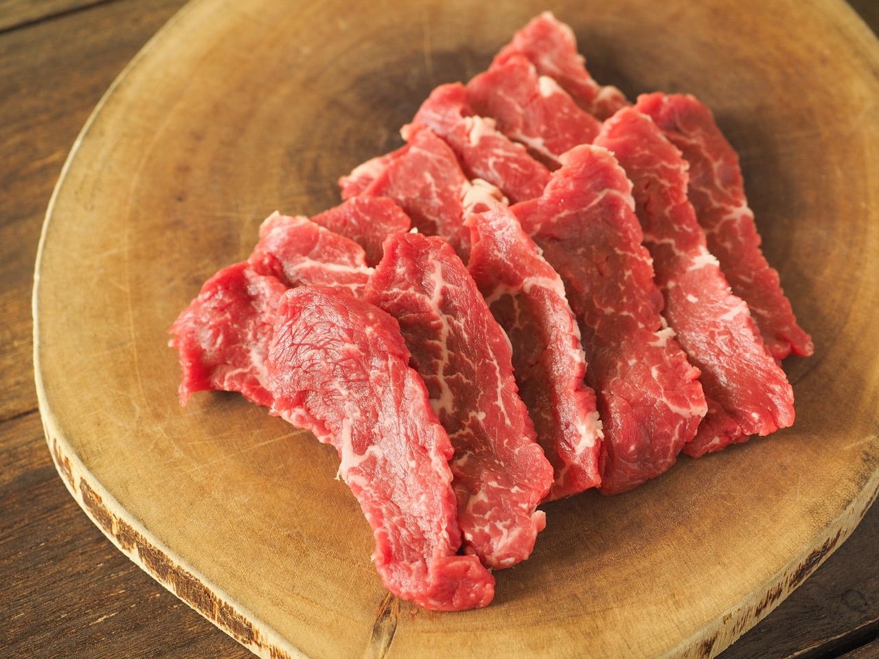 楽天市場焼き肉・BBQに！ 国産牛トモサンカクカルビ・希少部位200g調理加工：新潟県三条市SHOEI-TMSKK_2新潟県与板町産有限会社庄栄 牛のモモ部分 シンタマ から取れるお 肉。霜降りが多く強い旨味。 クール便 真空パック ※通常便との同梱不可