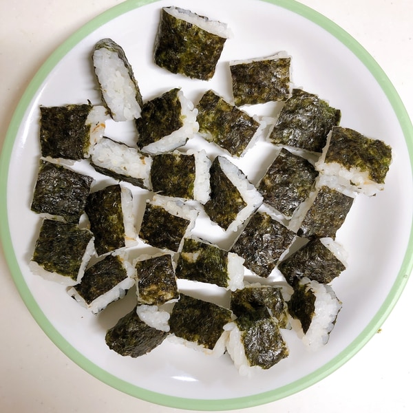手づかみ食べ離乳食ツナと海苔の一口おにぎり