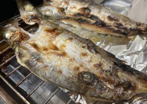 干物はフライパンで焼くと失敗しない！その火加減は 「弱火で長時間」「中火で短時間」どっち？ 魚の調理クイズ『あたらしい日日』こんな時代のニューノーマルな暮らし方。食と農、生活情報をお届けします