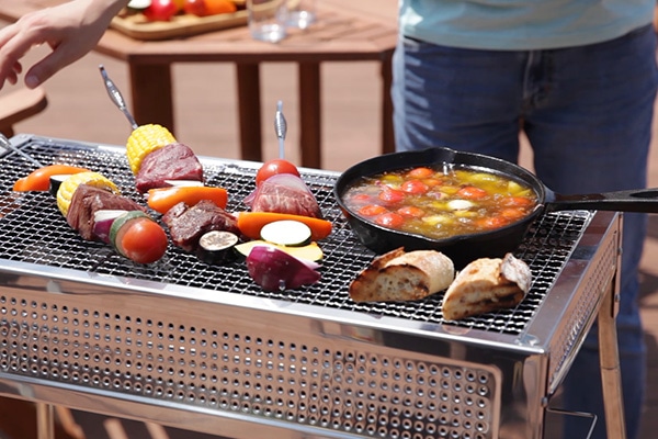 カインズ 使い捨て簡易コンロ 片付けラクラク 木炭付きコンロ 幅26×奥行21×高さ5cmキャンプ・バーべーキュー用品 通販ホームセンターの カインズ