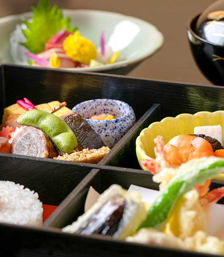 野の花彩り鮮やか野菜たっぷり仕出し弁当 - くるめし弁当