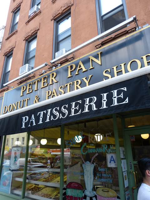 大好きな大好きな生ドーナツ屋さん🍩✨ 「I'm donut?」が遂にアメリカのNY🗽でOPEN ！ ニューヨーク店限定の9種類､気になる🔍日本酒『Sake Cream サケクリーム 』 『Matcha Cream 抹茶クリーム 』 『Chicken GingerTeriyaki チキンジンジャーテリヤキ