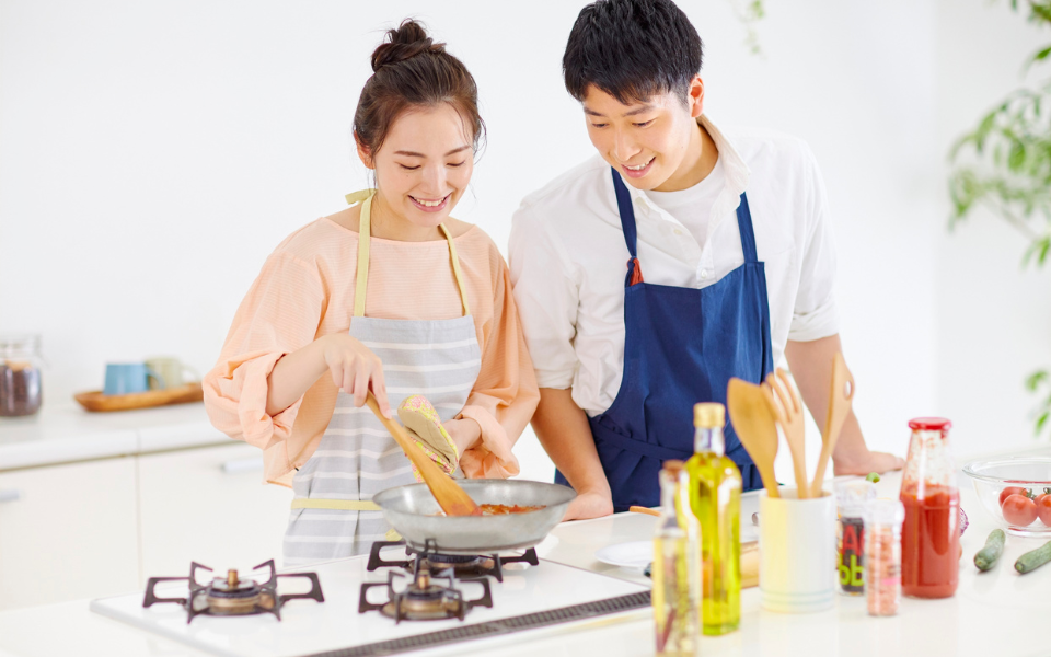 カップルで作る料理のおすすめ5選 100人に聞いた 人気メニューでおうちデートを素敵にOggi.jp