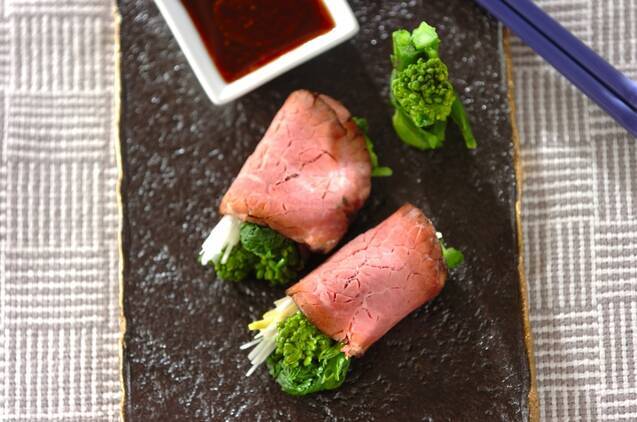 皿に盛り付けたローストビーフの写真素材83422393- PIXTA