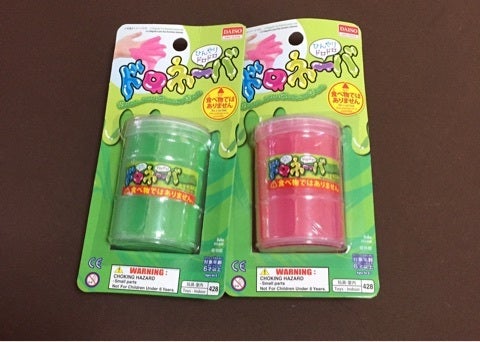 ダイソーの洗濯のりがあれば、好みの硬さや色のスライムが大量生産できます。100均研究所 100kin