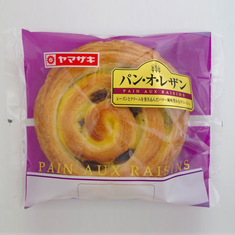 特濃ミルククロワッサン ▶︎山崎製パン ----------------ふんわりとしたクロワッサンに特濃ミルククリームとホイップクリームをサンドしました。 ---------------- 満足度 ヤマザキさん、3月新商品🆕！発売からすぐ買って食べたのだけど、投稿するものが溜まって