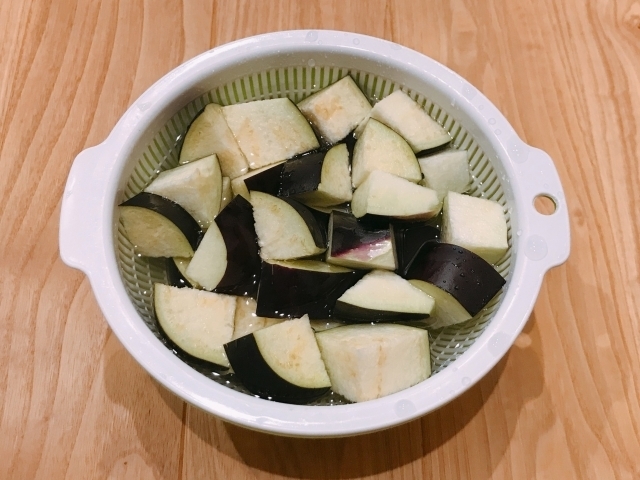 なすのヘタは食べられる！！野菜を丸ごといただくメリットと方法 - そり田はるなのブログ