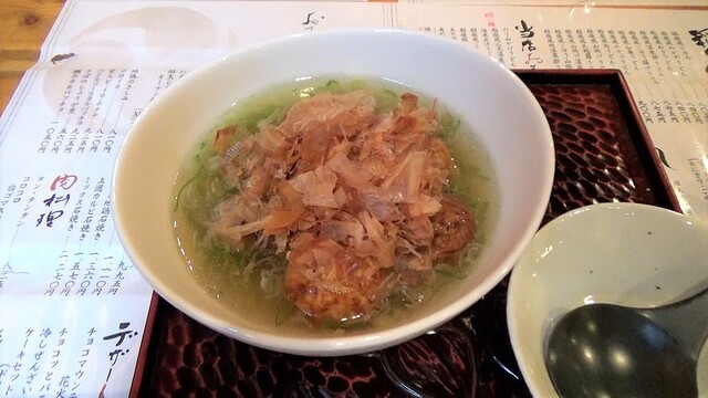 ビールジョッキに入ったうどん』by いけ ぽん : 稲庭風うどん 玉や - 天文館通 うどん食べログ