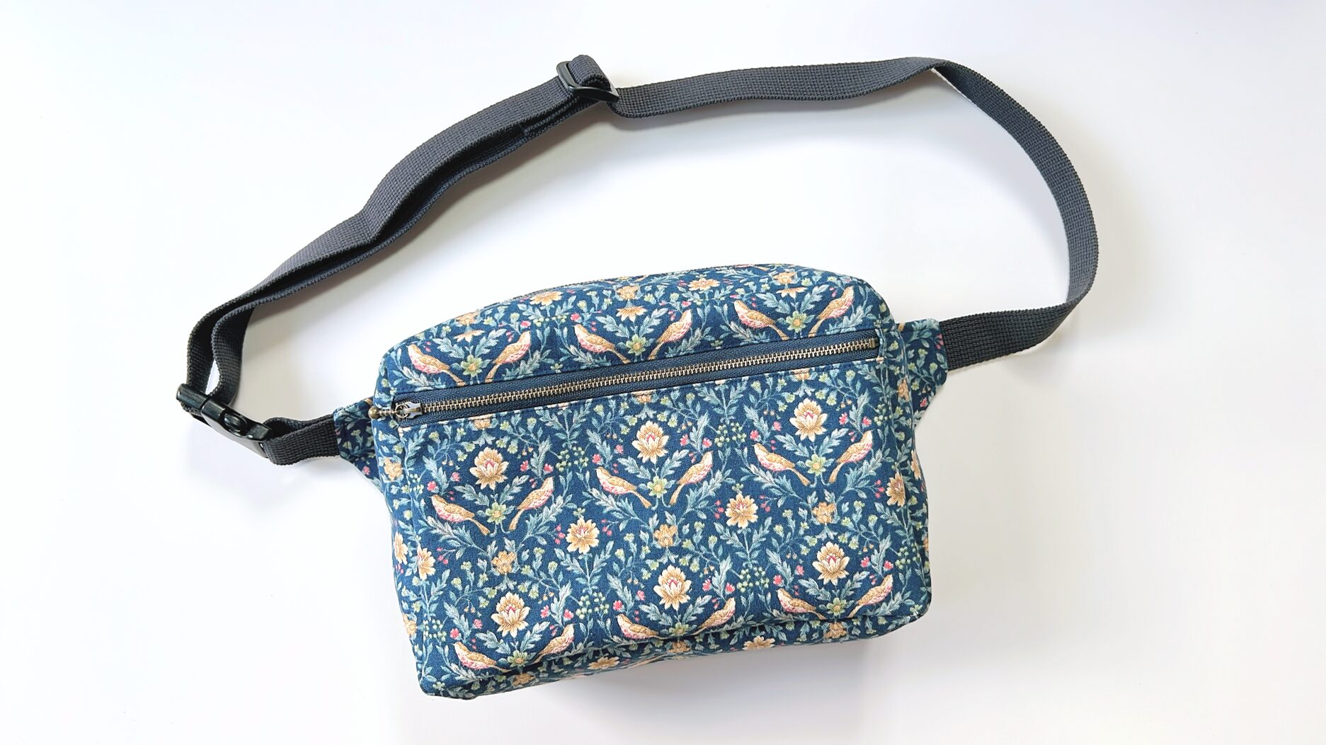 簡単手作りキット 迷彩生地で作るボディーバッグアンクローズ・布屋 生地・型紙・簡単手作りキットの通販