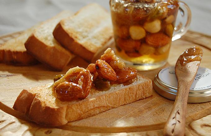 クリームチーズとハニーナッツのトースト